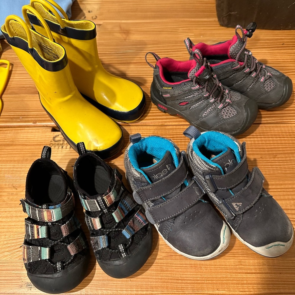Lot of 4 shoes: keens, timbee, plae…size 8 toddler